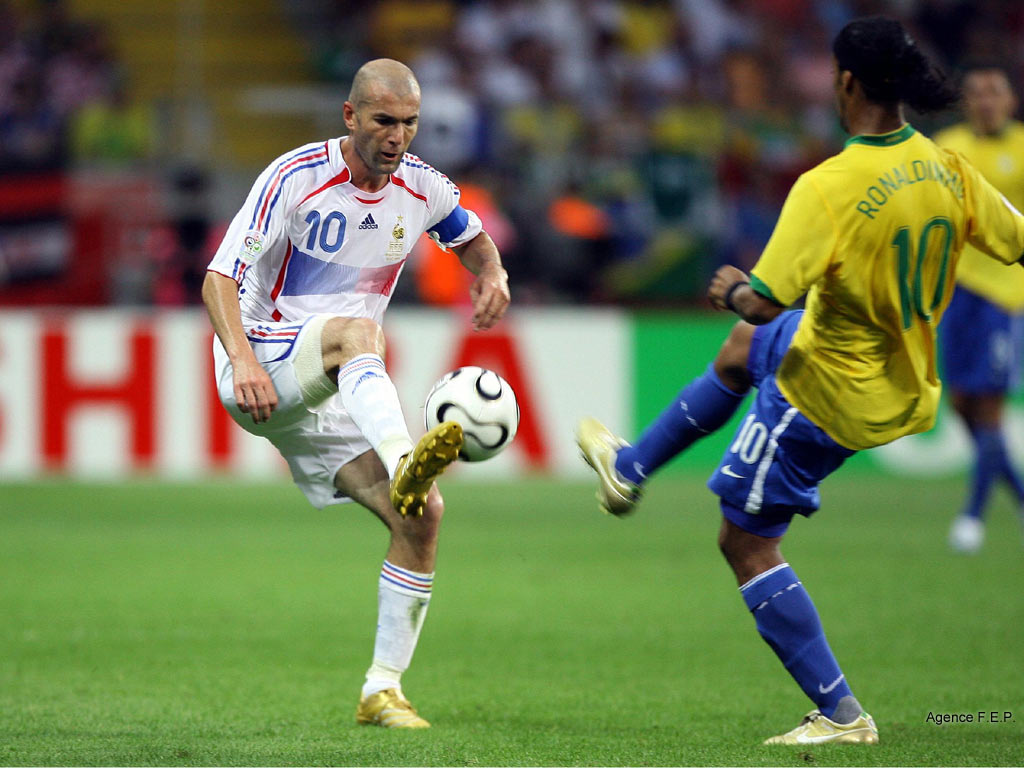 http://futbol-kadet.ucoz.ru/Zidane-Ronaldinho-FE-1024.jpg